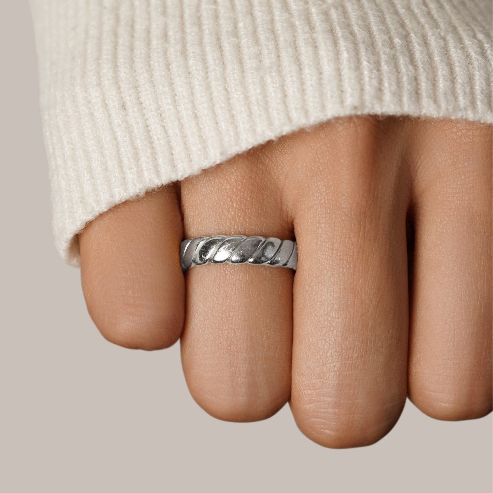 Calira Twisted Infinity – Silver Ring - nadiazagreb