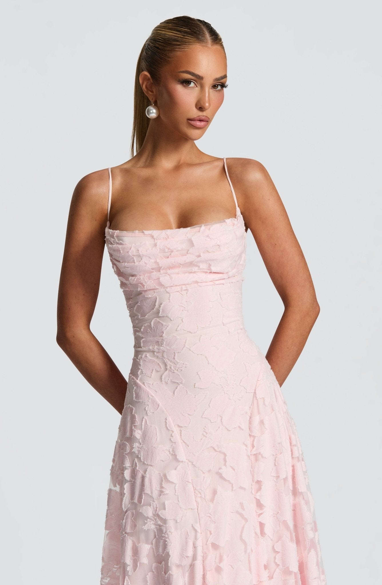Clara Léon | Elegant Maxi Dress - nadiazagreb