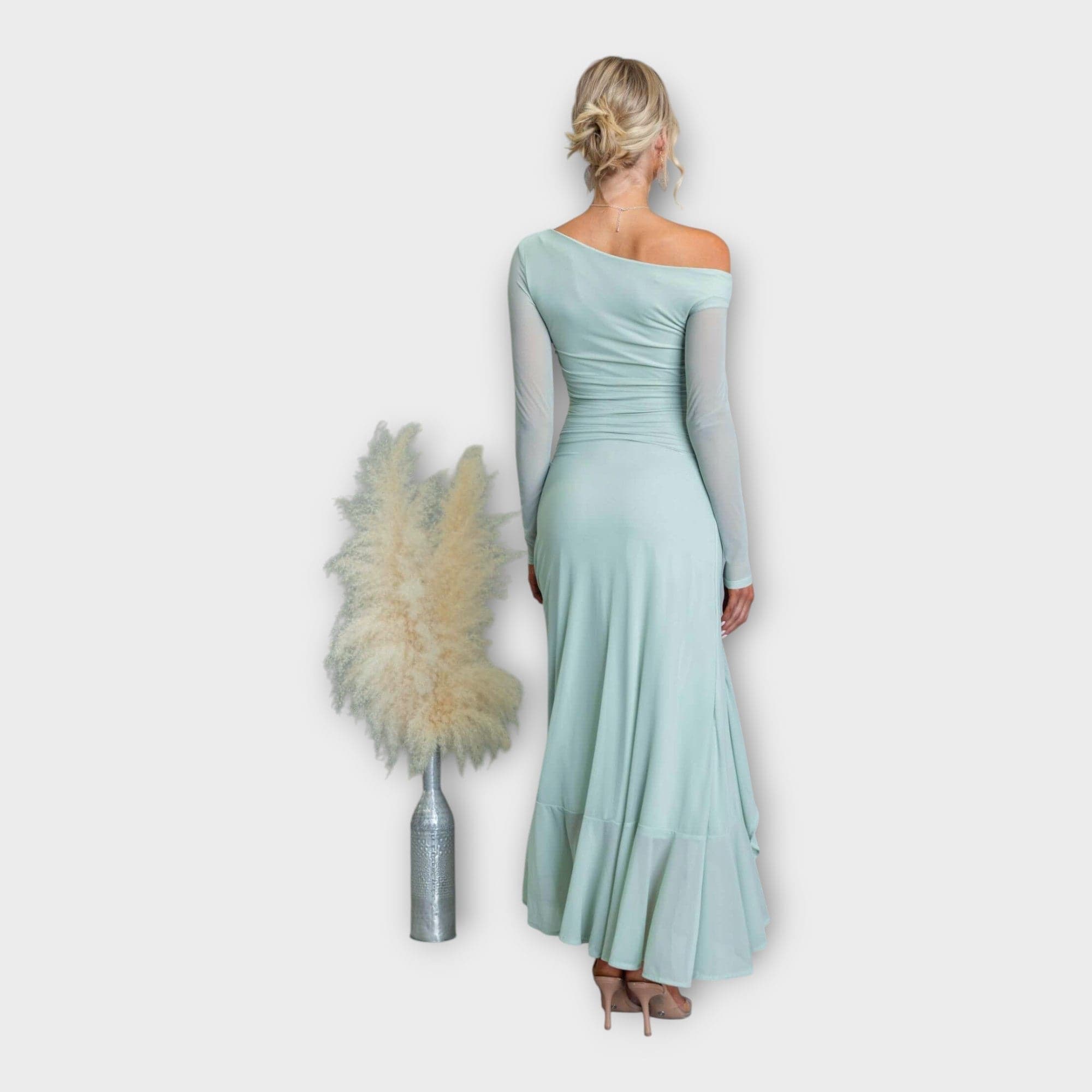 Elegantna Haljina s Impresivnom Siluetom - nadiazagreb