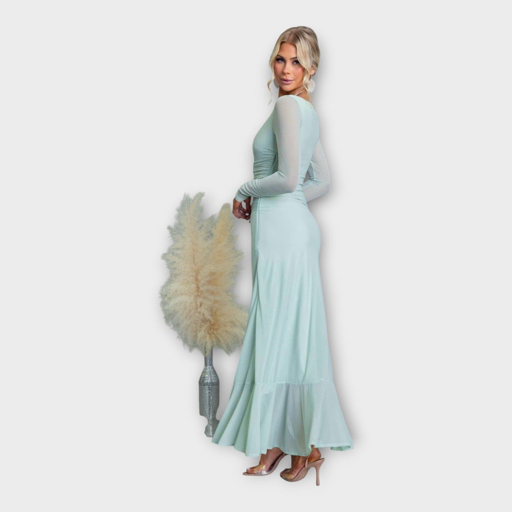 Elegantna Haljina s Impresivnom Siluetom - nadiazagreb