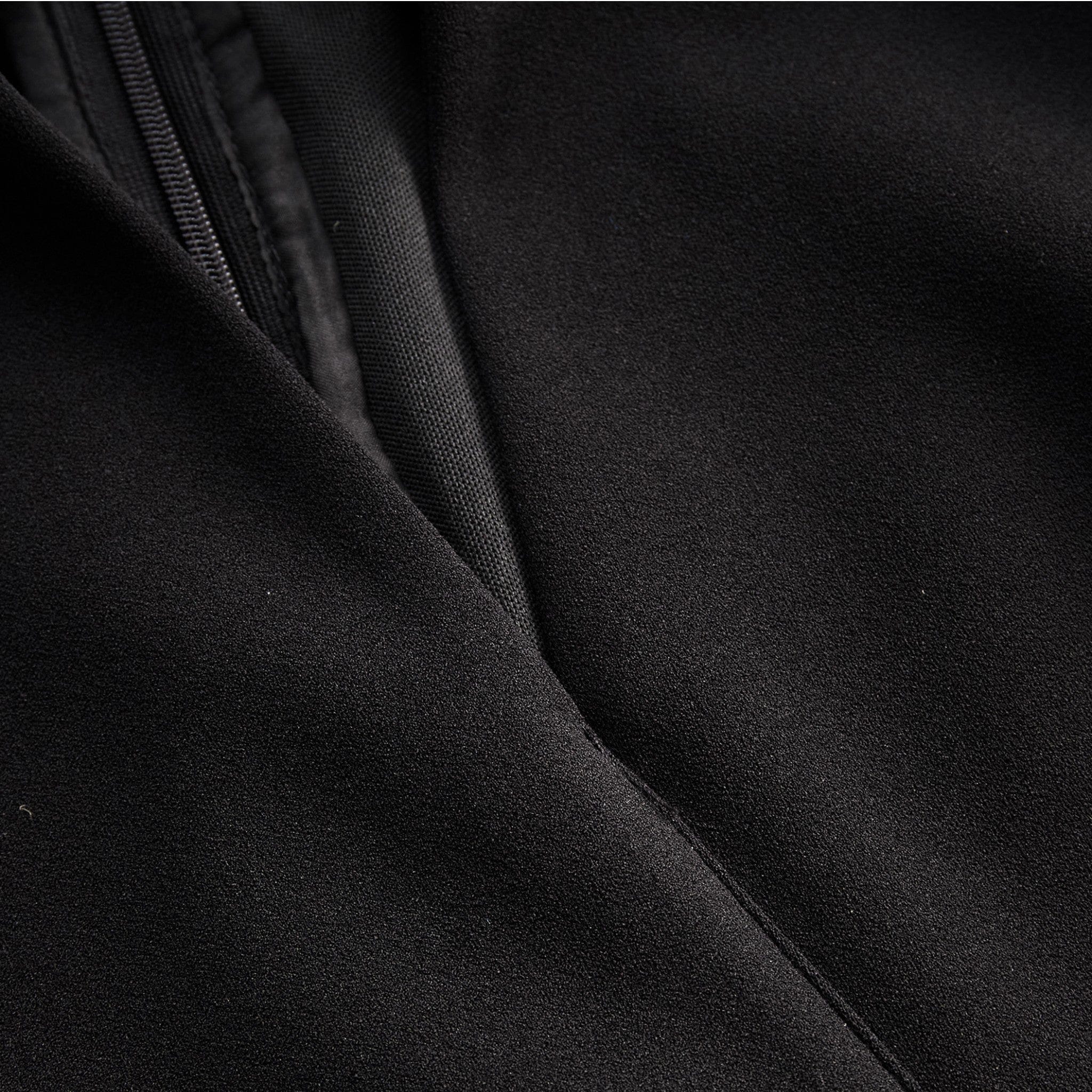 Nora™ | Elegantna crna haljina s remenom i ovratnikom na mandarine - nadiazagreb